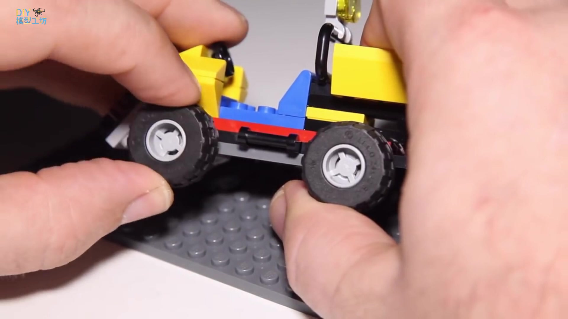 乐高采矿场拼装视频,乐高高科技移动要塞拼装视频