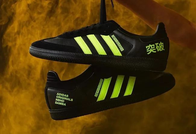 世界杯场上专业的足球鞋长什么样,世界杯的足球鞋是钉鞋么