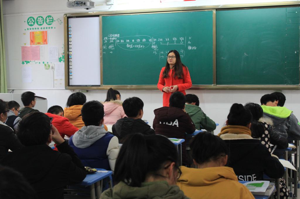 这是一个学校英语怎么写,填空题这是一个什么什么的湖