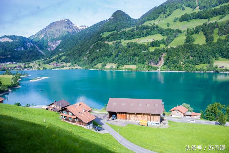 中国游客花100欧元坐一趟黄金列车，全程睡觉聊天谈奢侈品