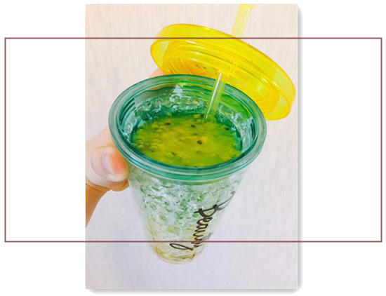 当代女孩喝奶茶,女孩子的快乐都是一杯奶茶给的