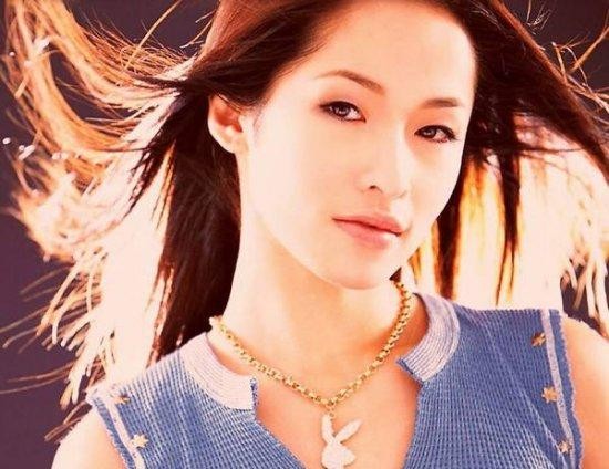 39岁流行天后频施“换脸*法大**”，网友：果真是一入整形深似海！