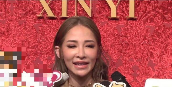 39岁流行天后频施“换脸*法大**”，网友：果真是一入整形深似海！