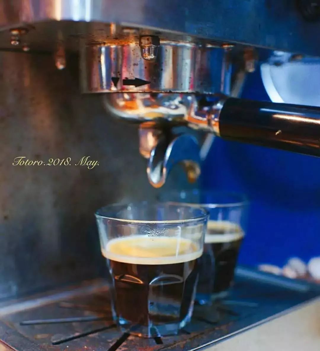 上海繁花｜晾在阳光中的球衣，就像那些遥远的暑假里，挂在阳光中的足球往事