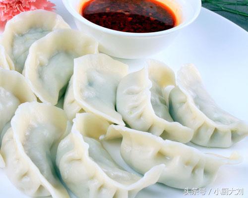 怎样煮出来的饺子鲜嫩多汁不破皮,煮饺子怎样不破皮不粘锅