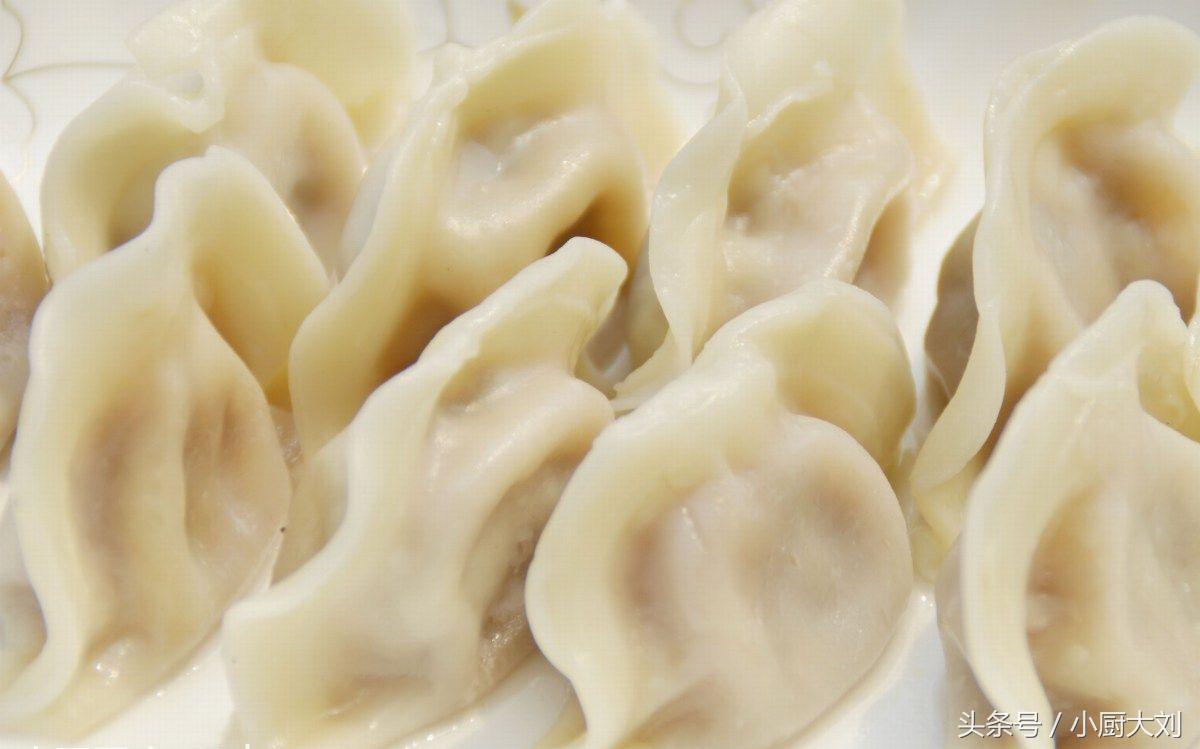 怎样煮出来的饺子鲜嫩多汁不破皮,煮饺子怎样不破皮不粘锅