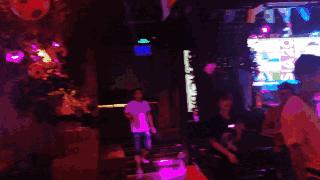 内马尔巴黎看球,内马尔17-18赛季球衣签名