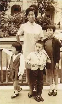 周星驰百年孤独,周星驰憔悴