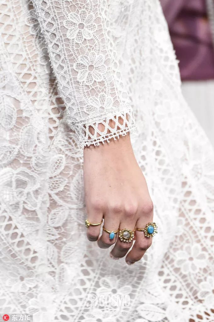 戒指叠戴的搭配图,软戒指和什么戒指叠戴好看