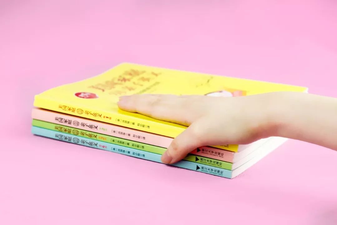 全球抢疯了的《美国家庭万用亲子英文》开团!附送10小时美音MP3,能用20年的英语会话书!