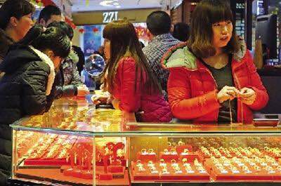 论国人的消费能力:中国大妈再出手大量购金,日本购物退税升到8%