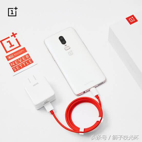 白色和金色手机哪个好看,黑色和白色哪个适合女生