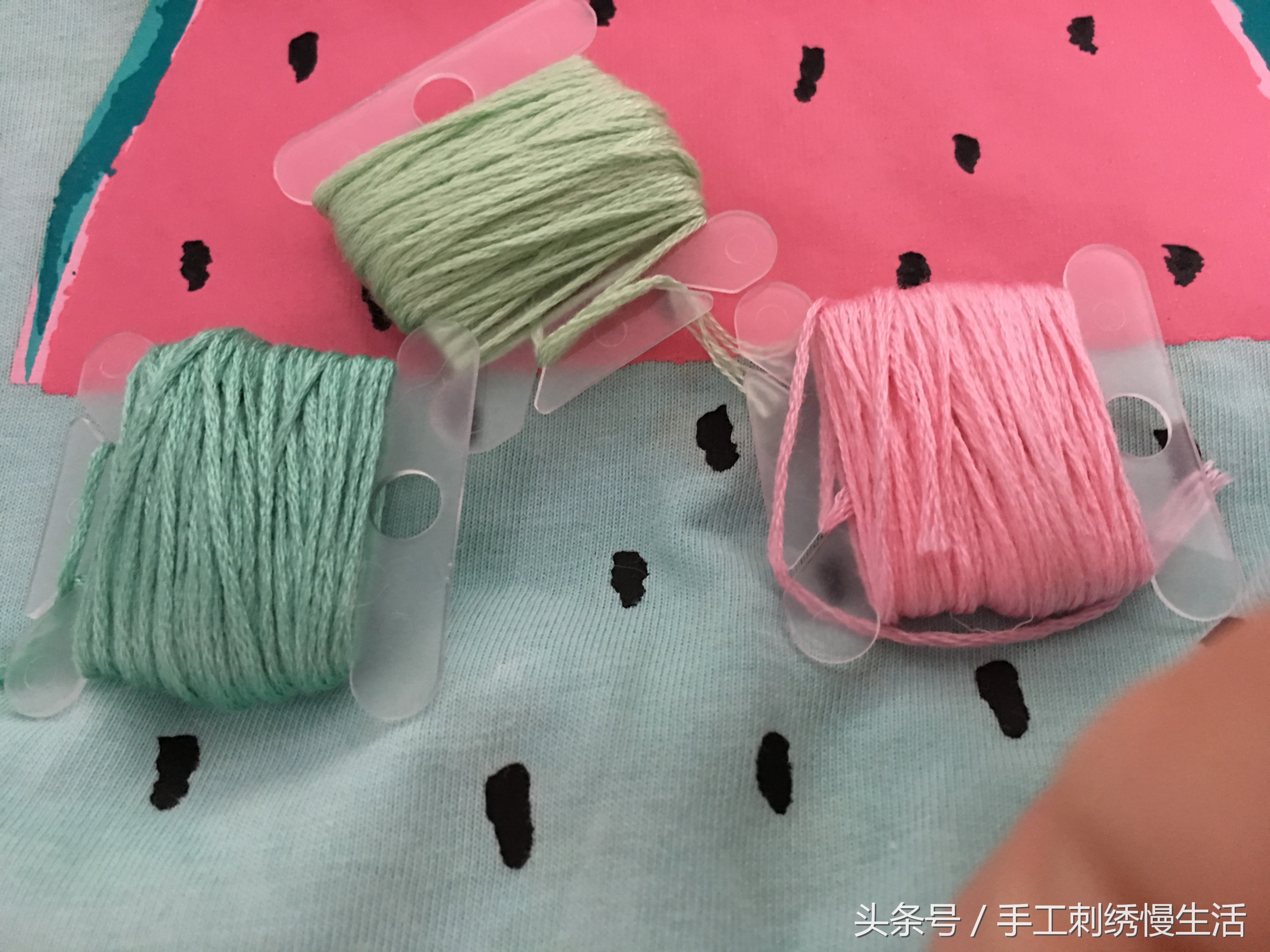 纯棉t恤圆领褶皱怎么才能整平,t恤侧边褶皱的缝纫技巧