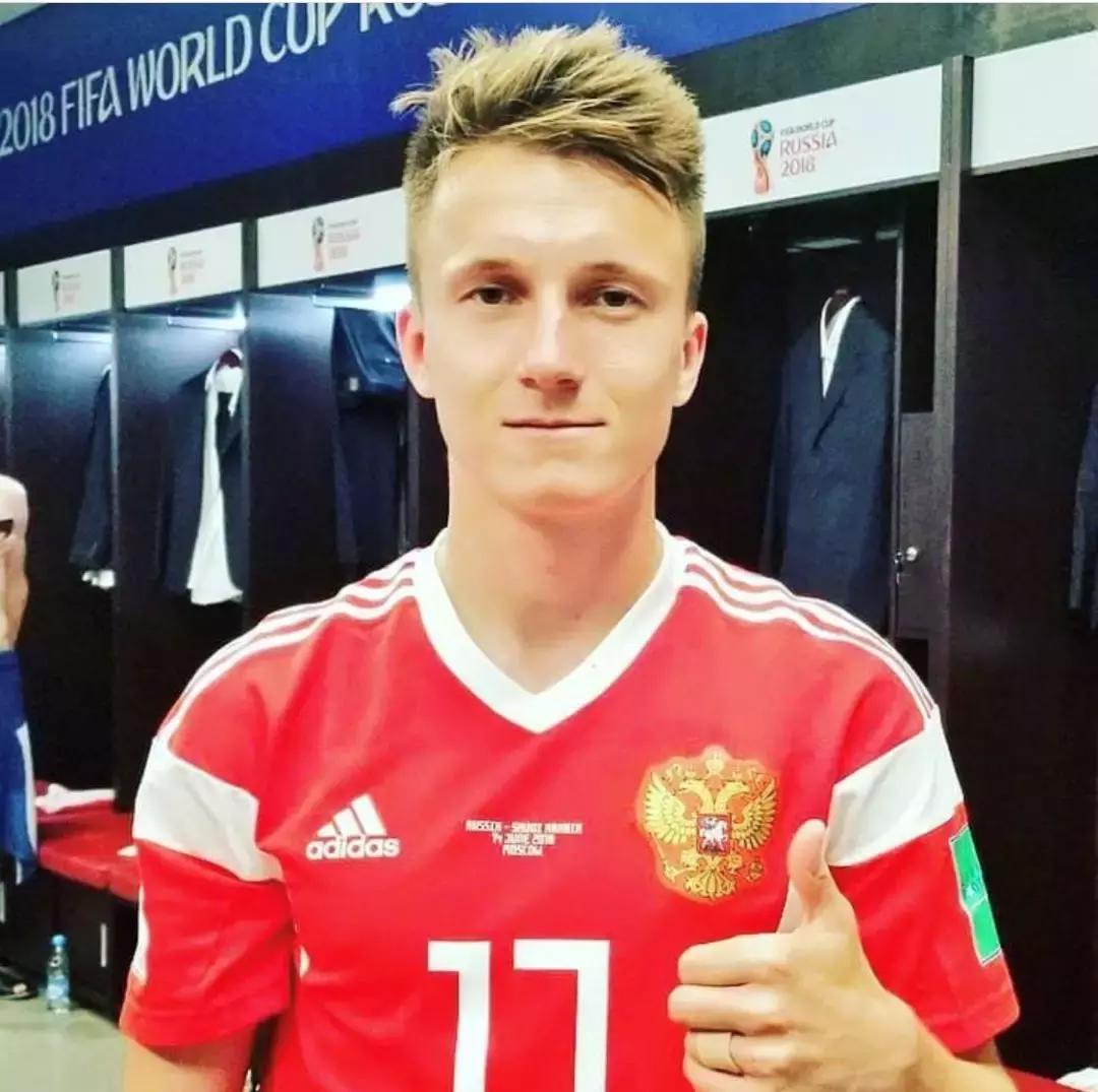 看球看得心脏疼,到底是看球呢还是看帅哥