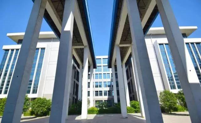 高招｜今年多少分可以上郑州工业学院、郑州财院、黄河交通、信阳学院？这份独家资料供你参考