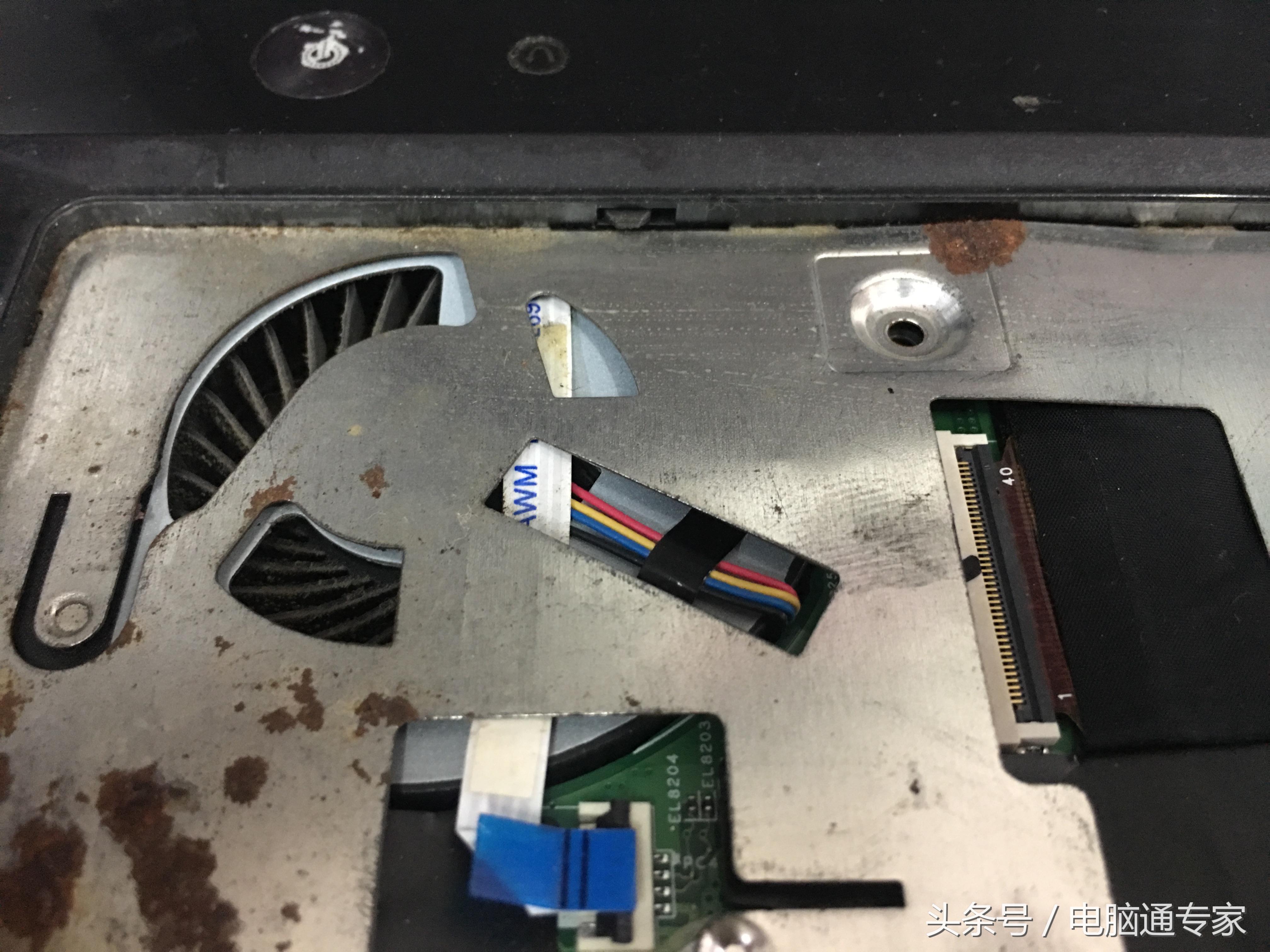 这电脑拆的我实在忍不住笑了！