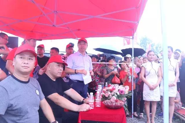 芜湖东易日盛龙舟节,东易日盛划龙舟