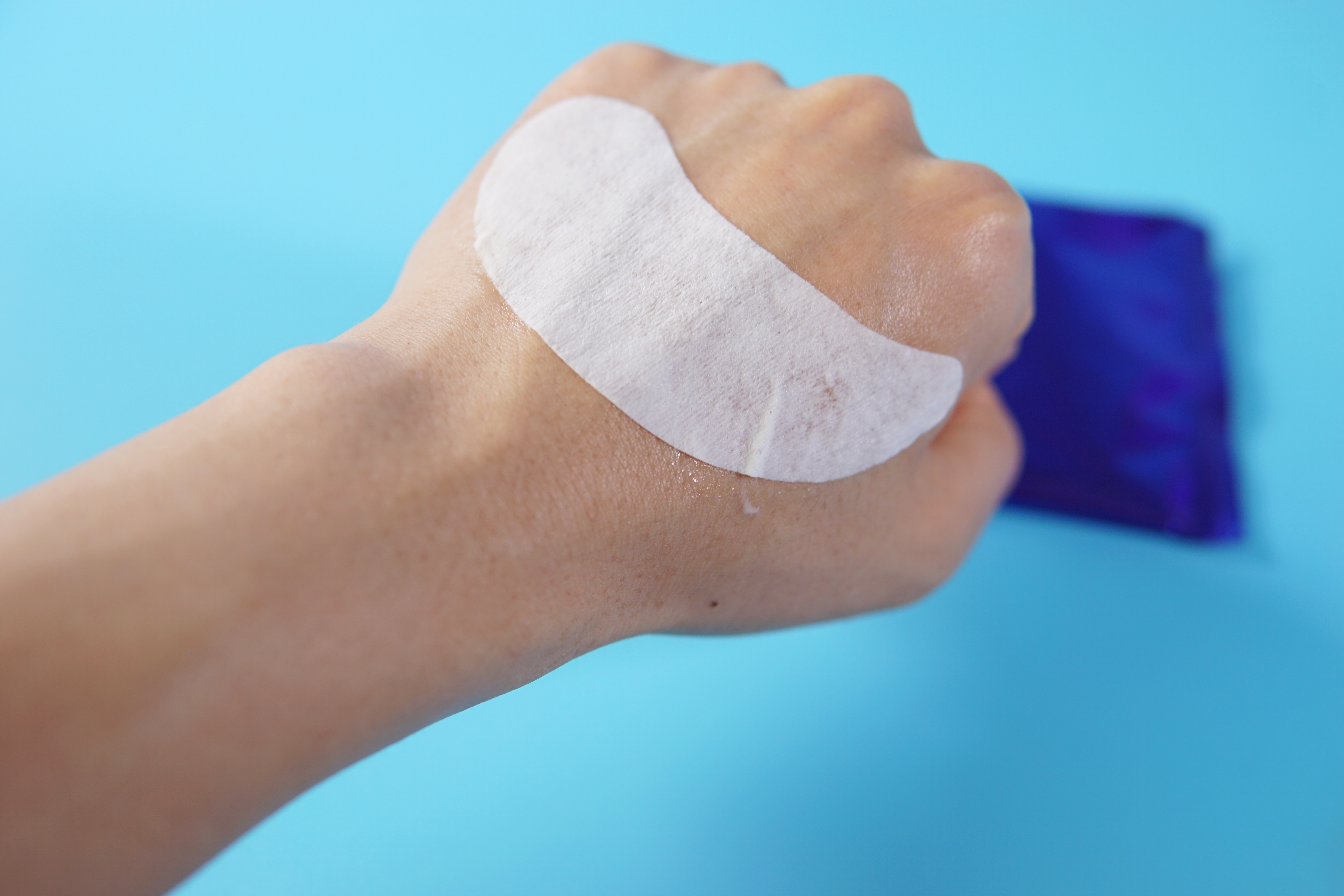 用了眼膜黑眼圈更重了,用了好多眼膜眼睛周围还是好干