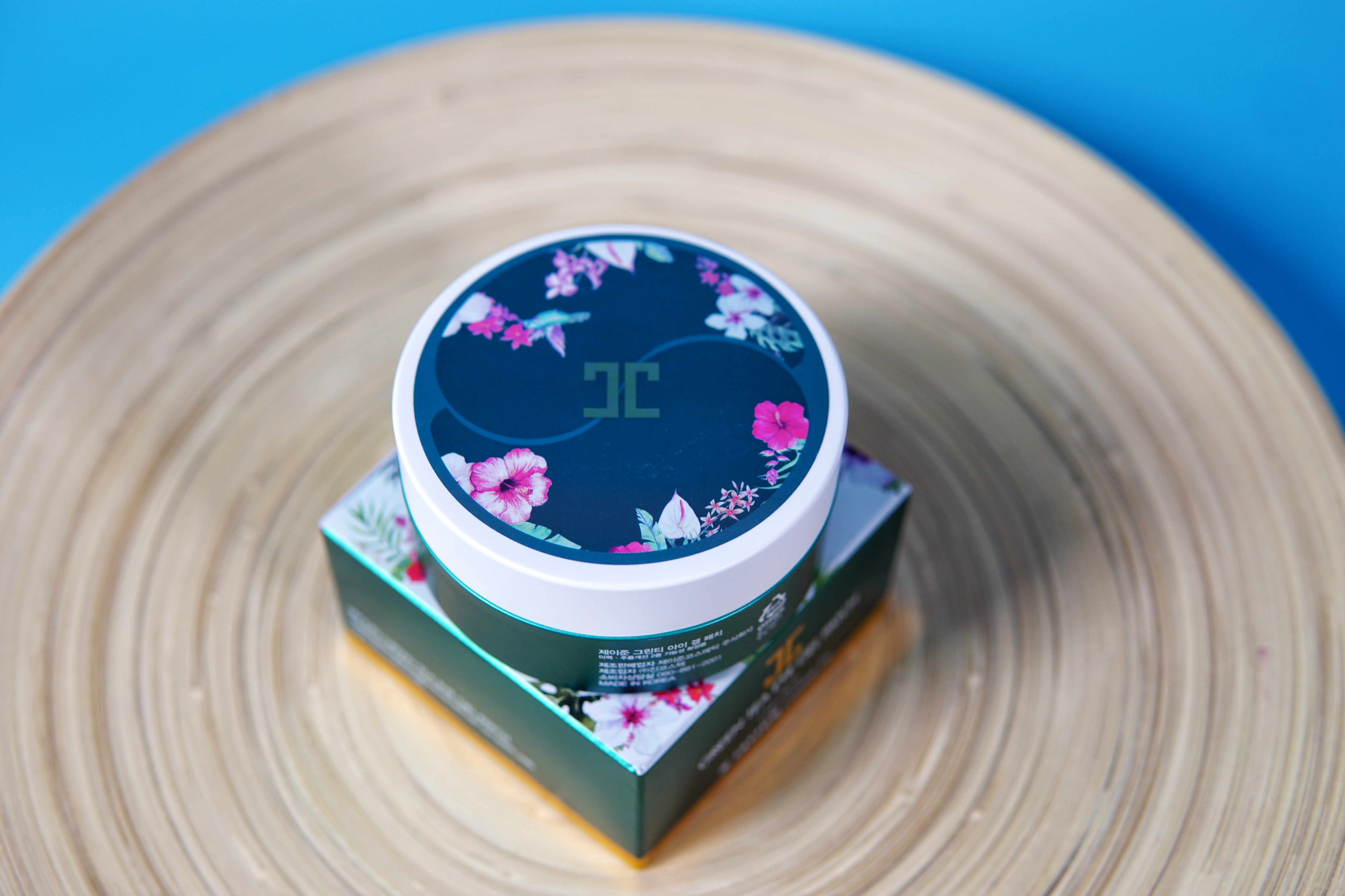 用了好多眼膜眼睛周围还是好干,最好用的十大眼膜排名