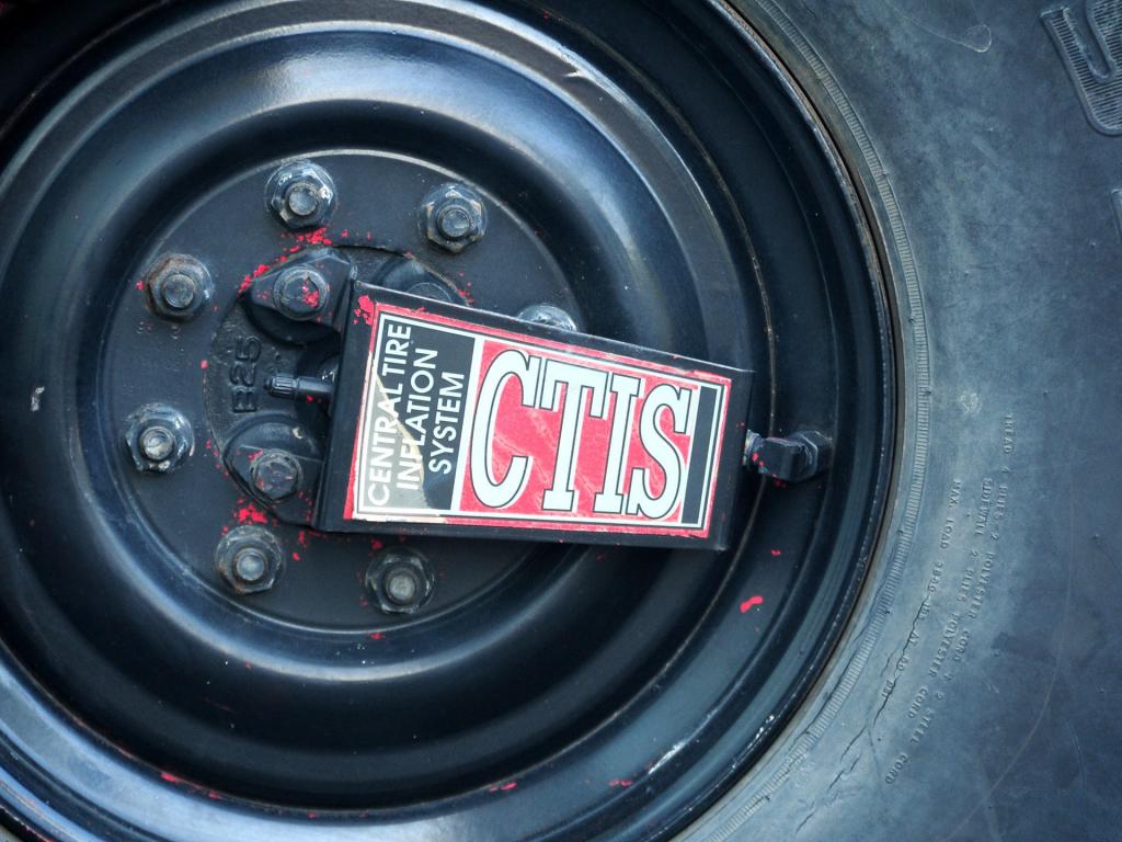 防弹越野车悍马h1皮卡,悍马h1越野车碰撞测试