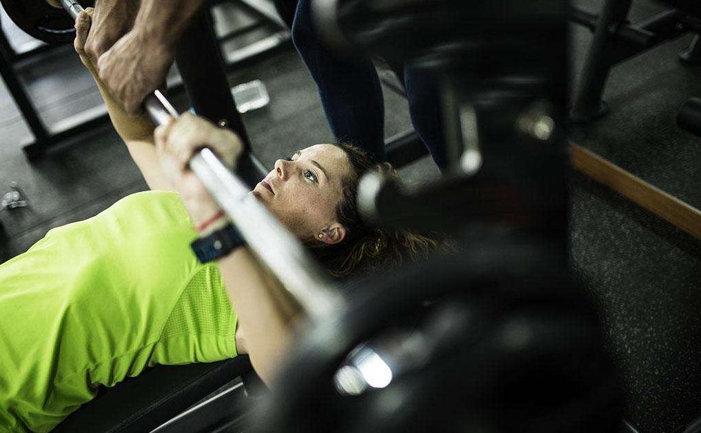 卧推完肩膀疼怎么恢复,卧推完胸肌痛怎么办