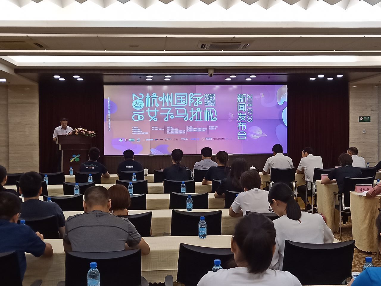 杭州马拉松线上赛开跑,2018杭州国际女子马拉松