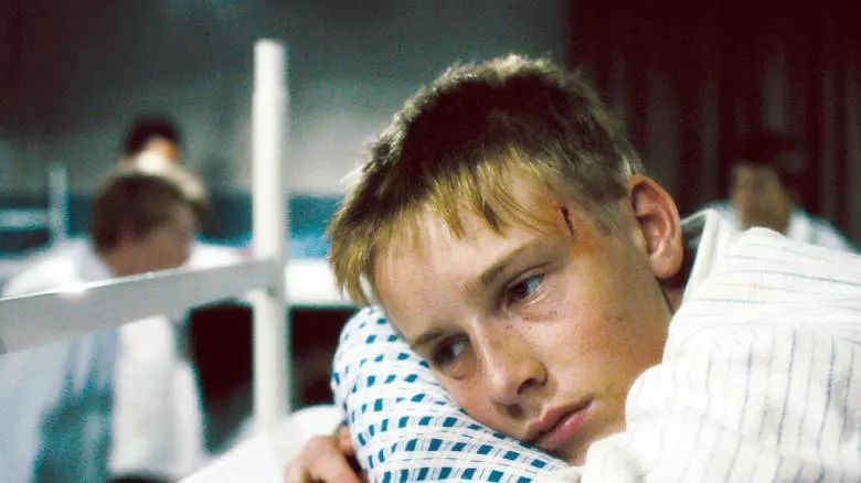 被亲人两次扔进魔窟，这片对我的伤害远超过「熔炉」