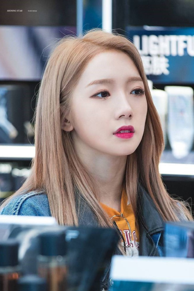 孟美岐的口红色号,孟美岐玫红色