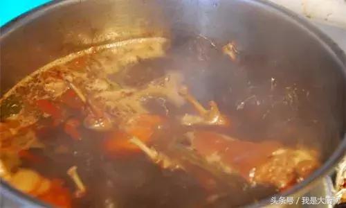 卤师傅卤水发黑怎么办,怎样去除卤菜的卤水味