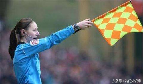 足球的红黄牌的来源,足球中的红黄牌是什么材质的