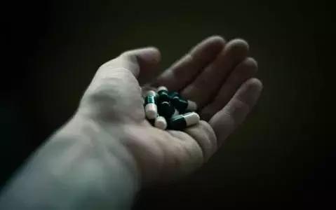 类似我不是药神的电影 (我不是药神电影精彩片段)