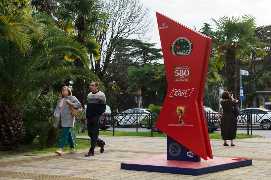 把足球当排球,把足球当作生活