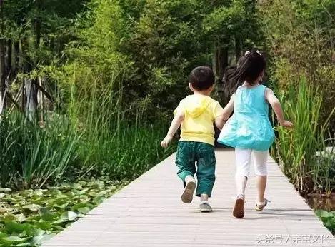 女童2岁一直吐怎么解决,2岁小孩一天吐了五六次咋回事