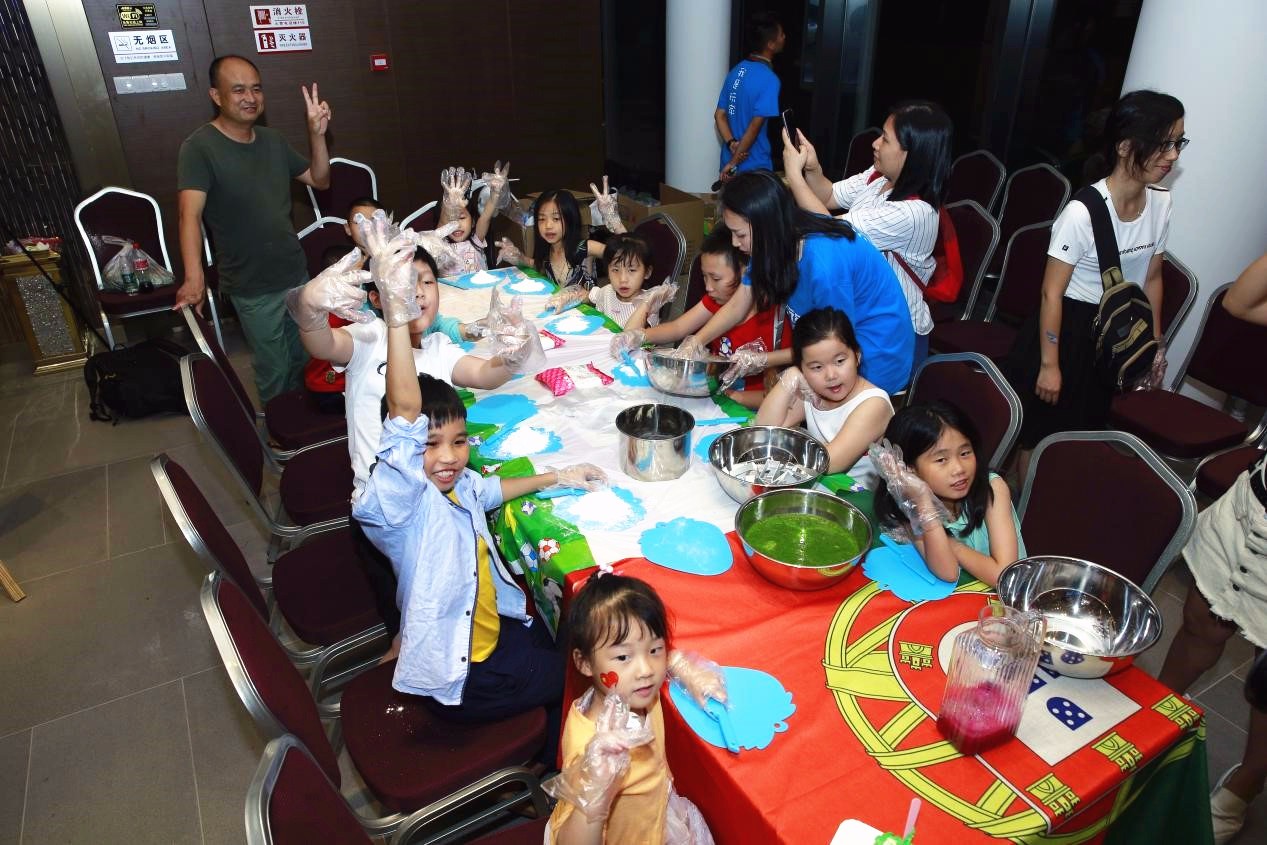 世界杯期间，晚上是足球的狂欢，白天的时间应该留给家人和汽车