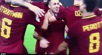 世界杯看点之网友一大疑问：运动员为什么喜欢互相摸屁股？