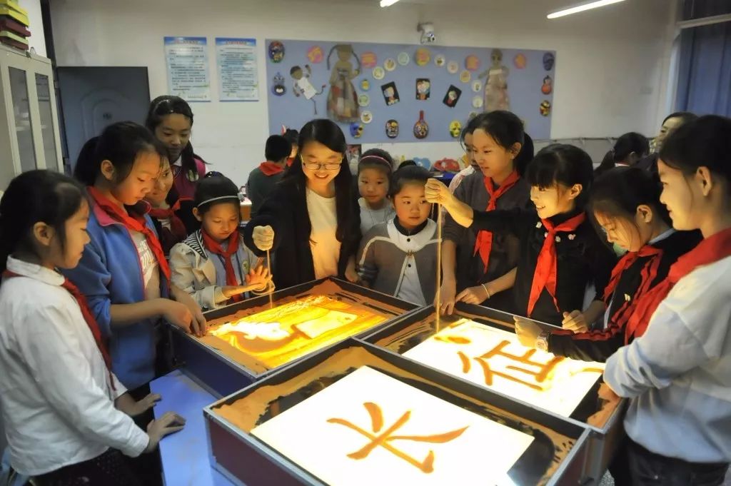 不负青春不负韶华砥砺前行,不负青春砥砺前行不负韶华