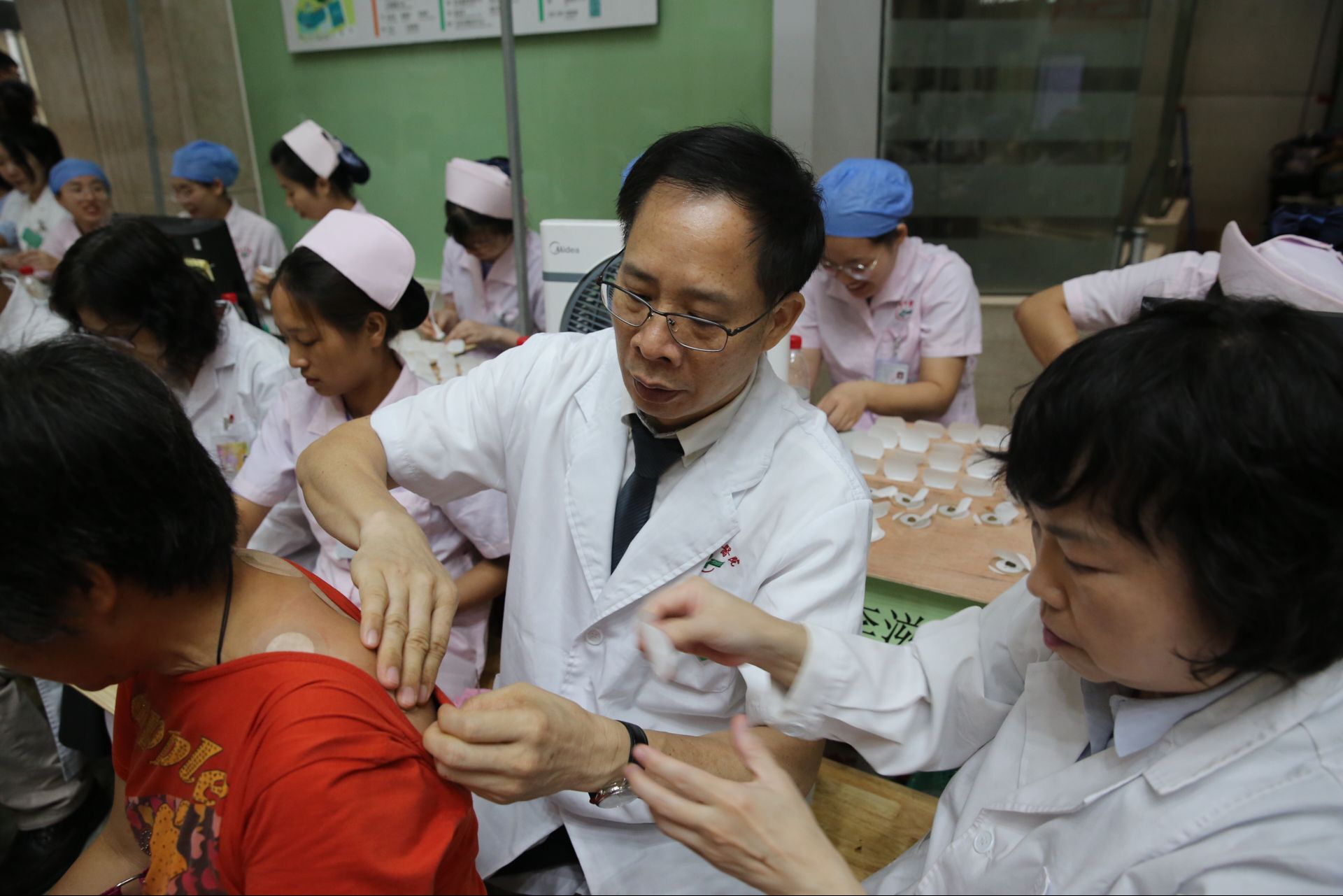 三伏艾灸调理各种慢性病,2020年三伏天艾灸哪些穴位