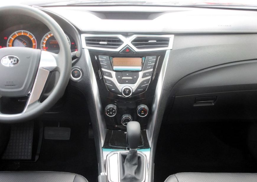 比亚迪f3改款版二手车,比亚迪f3新款改金色