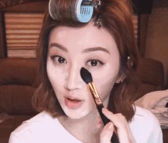 夏天出汗脱妆用什么补妆,夏天出汗多用什么定妆不脱妆