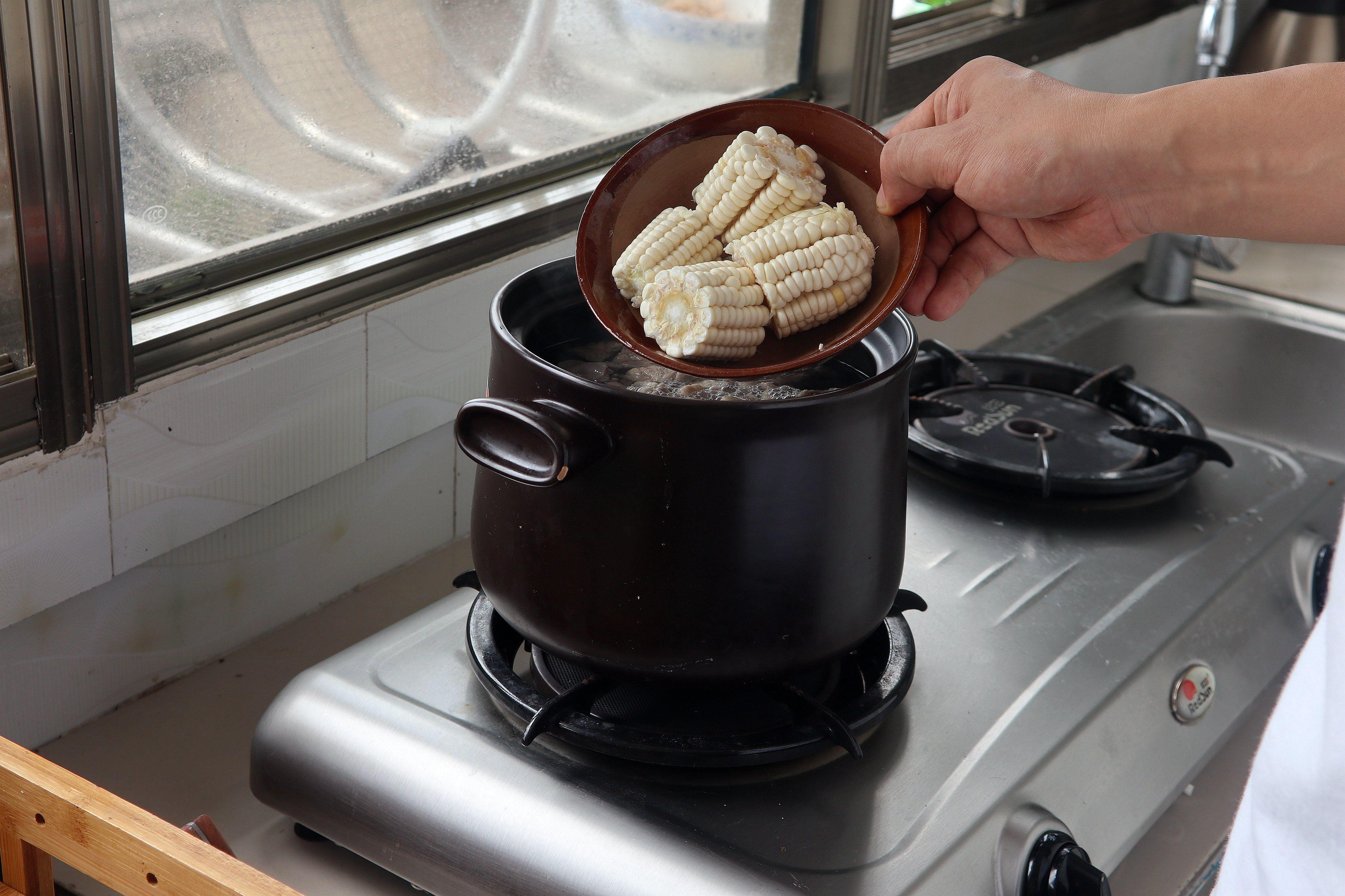 婴儿咳嗽妈妈吃什么有帮助,雪梨猪肺汤止咳化痰小孩