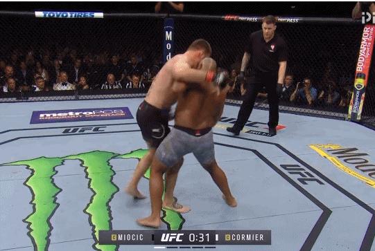 ufc最新重量级冠军小战警比赛,ufc重量级冠军打小鹰