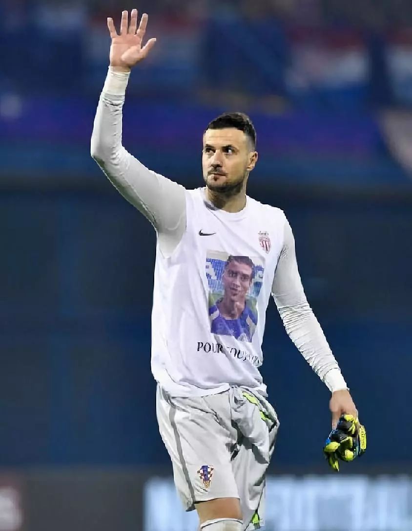 当克罗地亚门将脱下衣服，全世界为之动容……