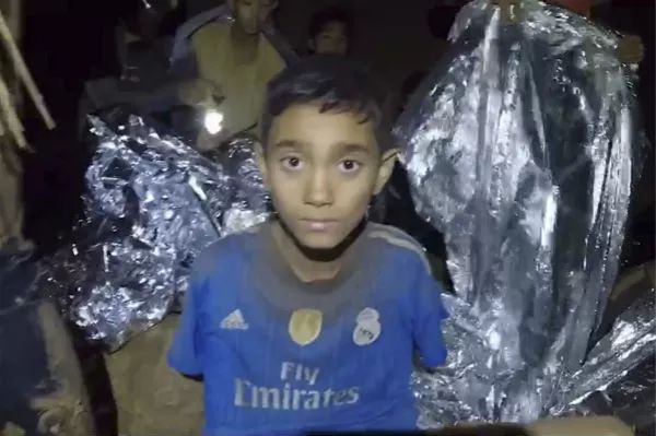 泰国被困13名小足球队员3d图,泰国被困洞穴13人足球队全部获救