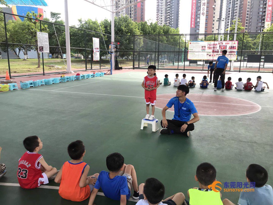 小孩学习父母要陪着一起学习吗,东莞儿童暑假培训