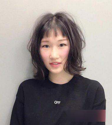 适合圆脸女生狗啃式短卷发,大脸圆脸狗啃式短发发型女