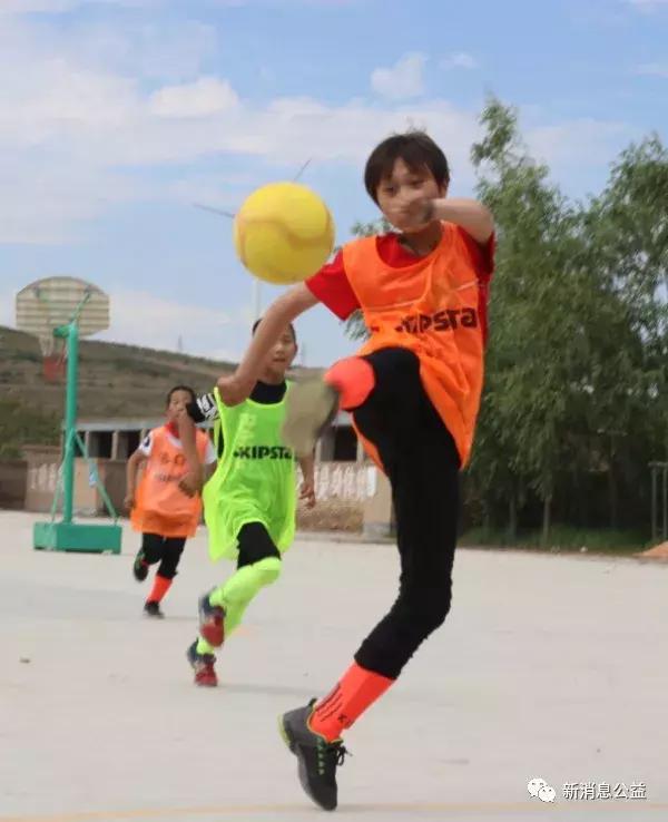 和梅西一起踢球是什么感觉,和梅西踢的一个老将