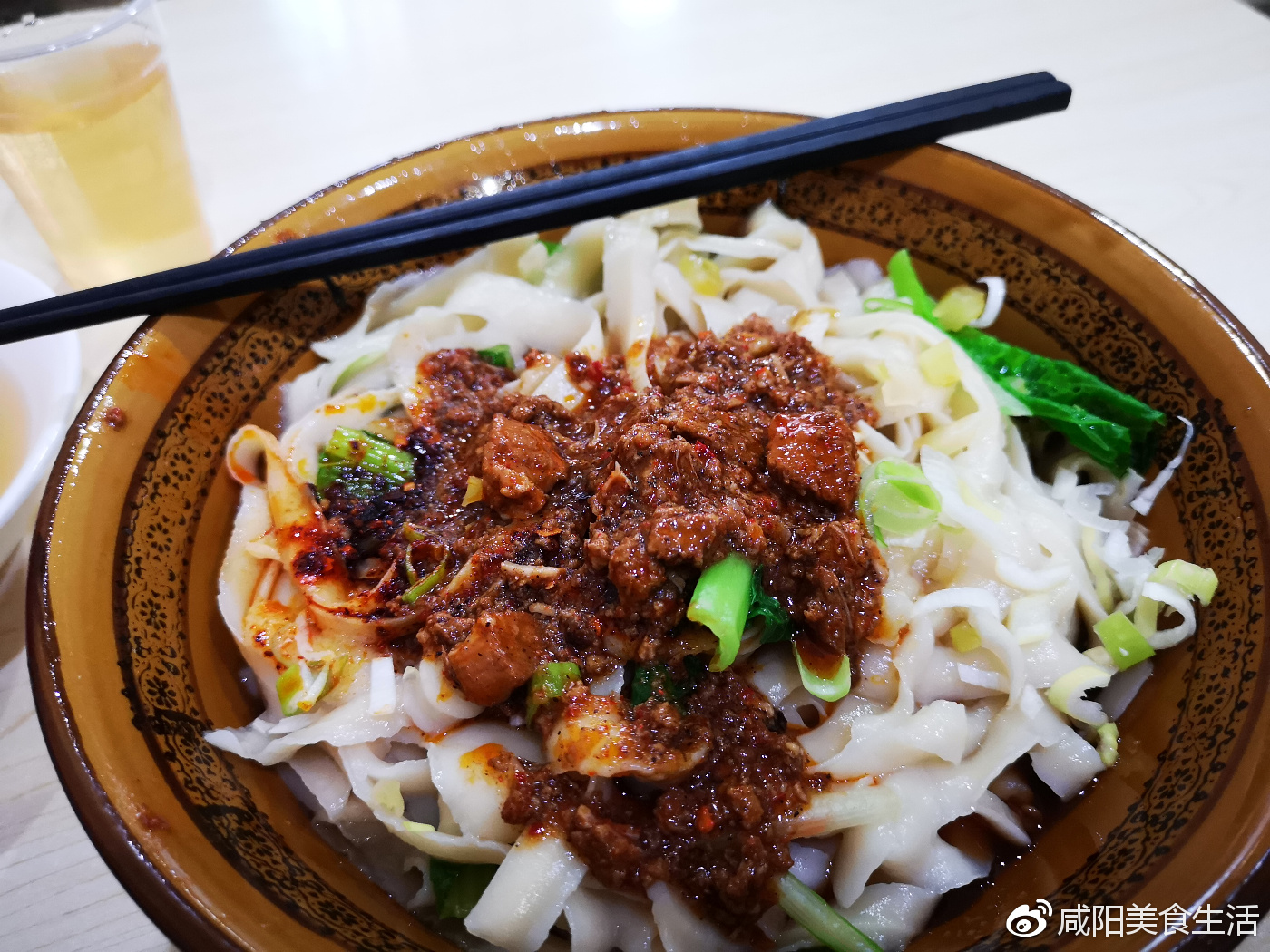 咸阳好吃的刀削面,咸阳美食探店红烧狮子头