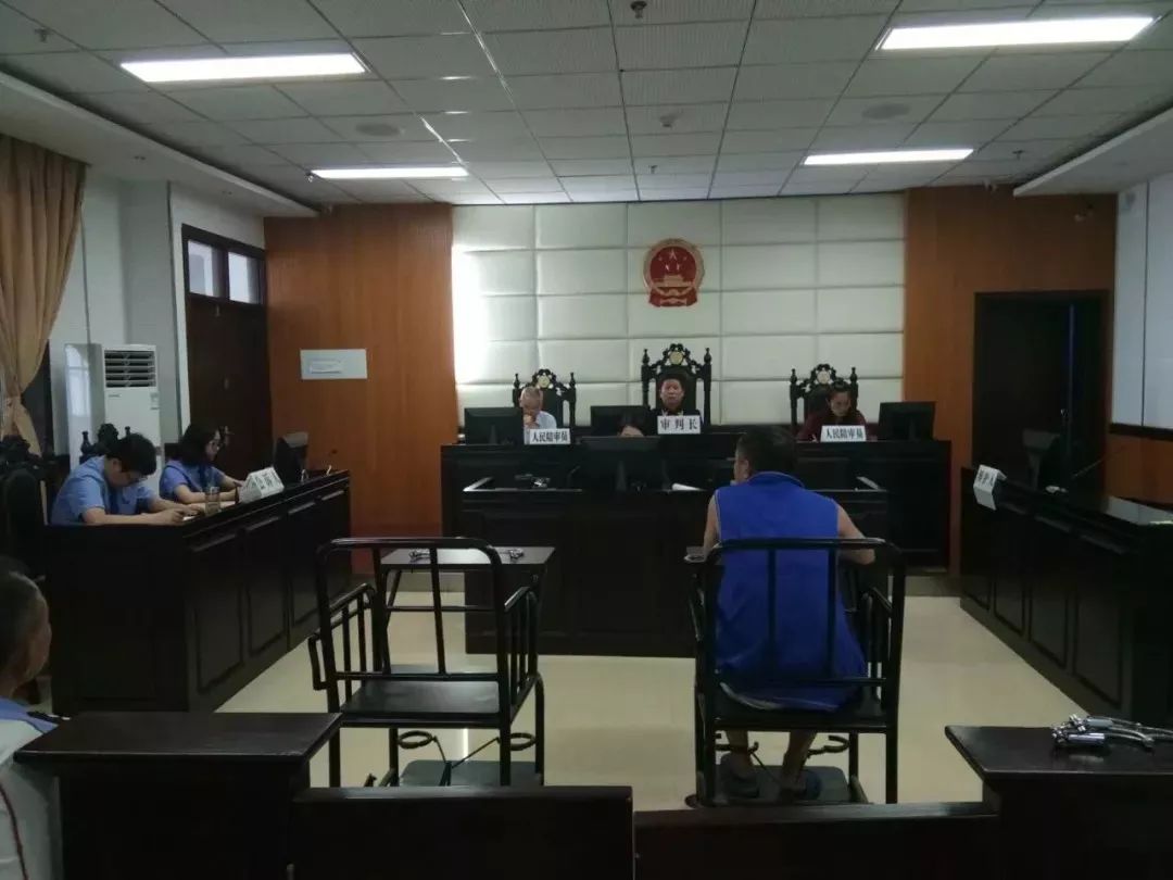 吃了四只鸡被判刑,吃了一只鸡被判五年