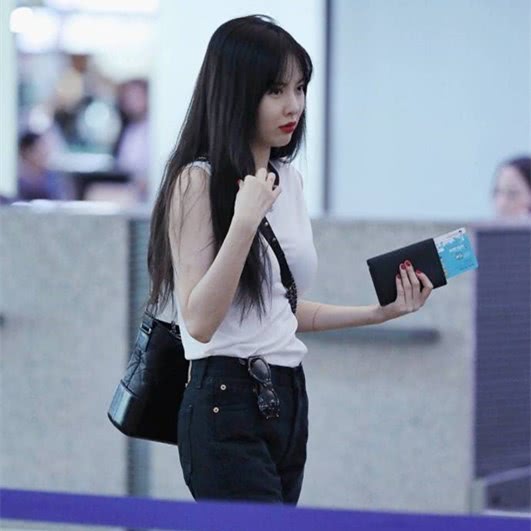 泫雅发街拍运动帆布鞋,泫雅街拍港味帆布鞋