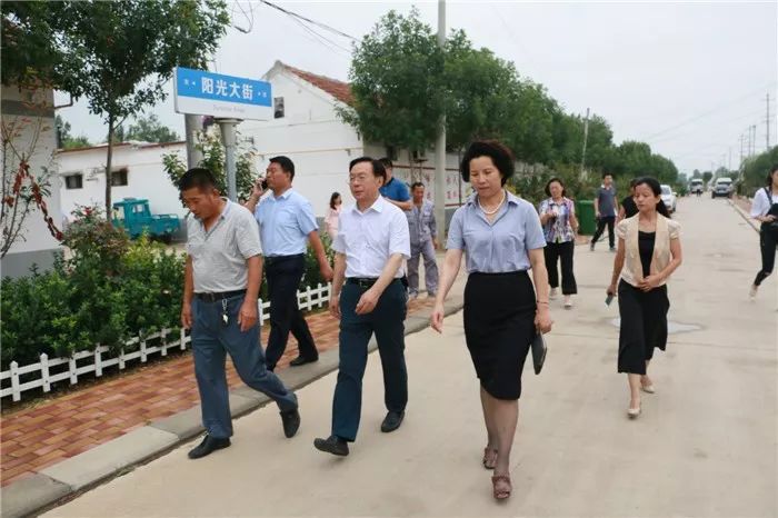 「她之声·聚焦」省扶贫开发基金会理事长于常青一行到柳家村调研